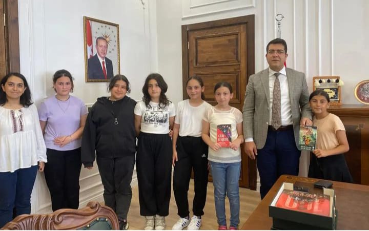 Piraziz KÜTÜPHANECİLİK KULÜBÜ KİTAP DAĞITTI