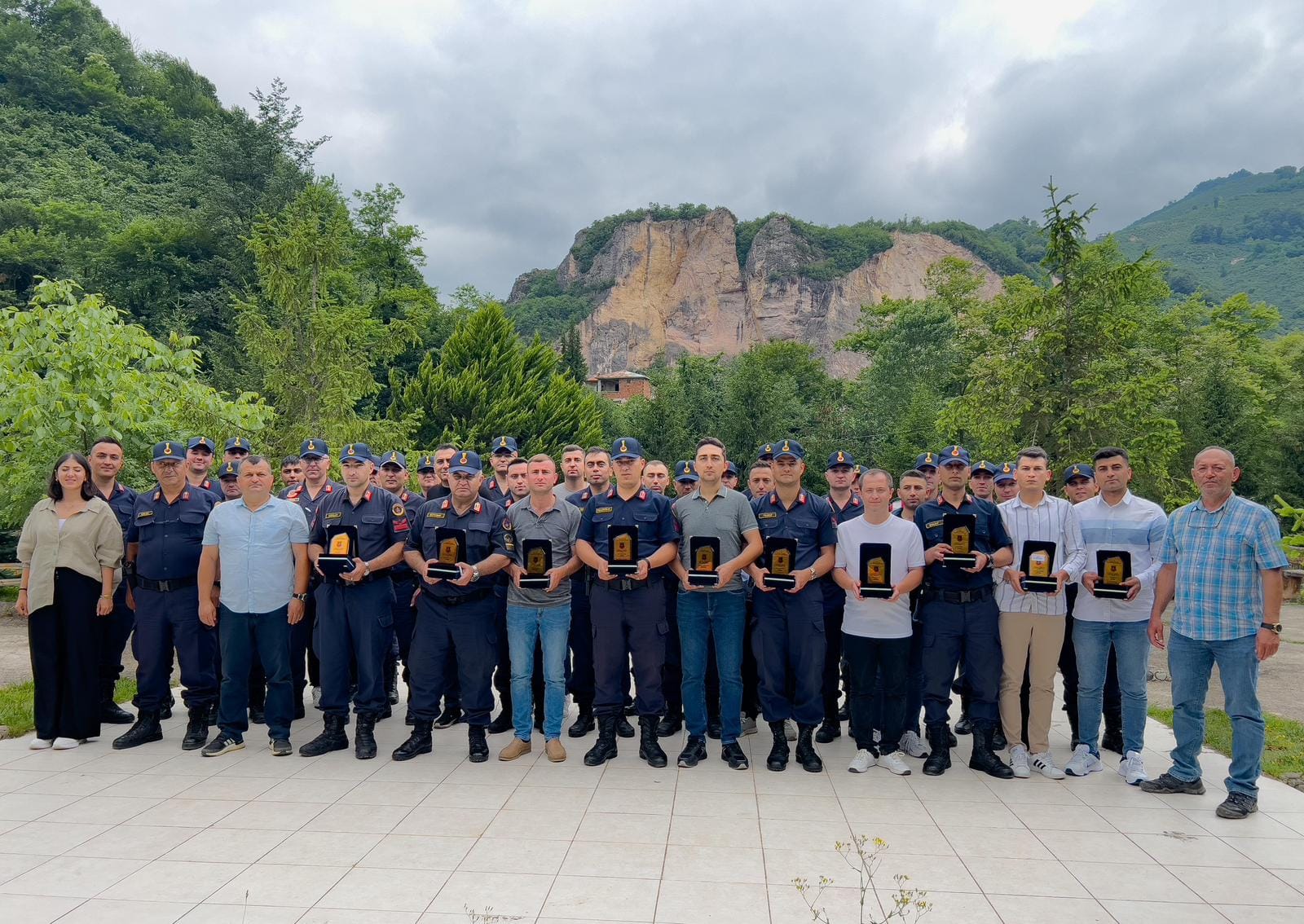 BULANCAK’TA TAYİNİ ÇIKAN JANDARMA PERSONELİNE ŞİMŞİRLGÖL’DE VEDA YEMEĞİ DÜZENLENDİ
