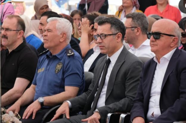 HEM YIL SONU SERGİSİ MEYDANDA