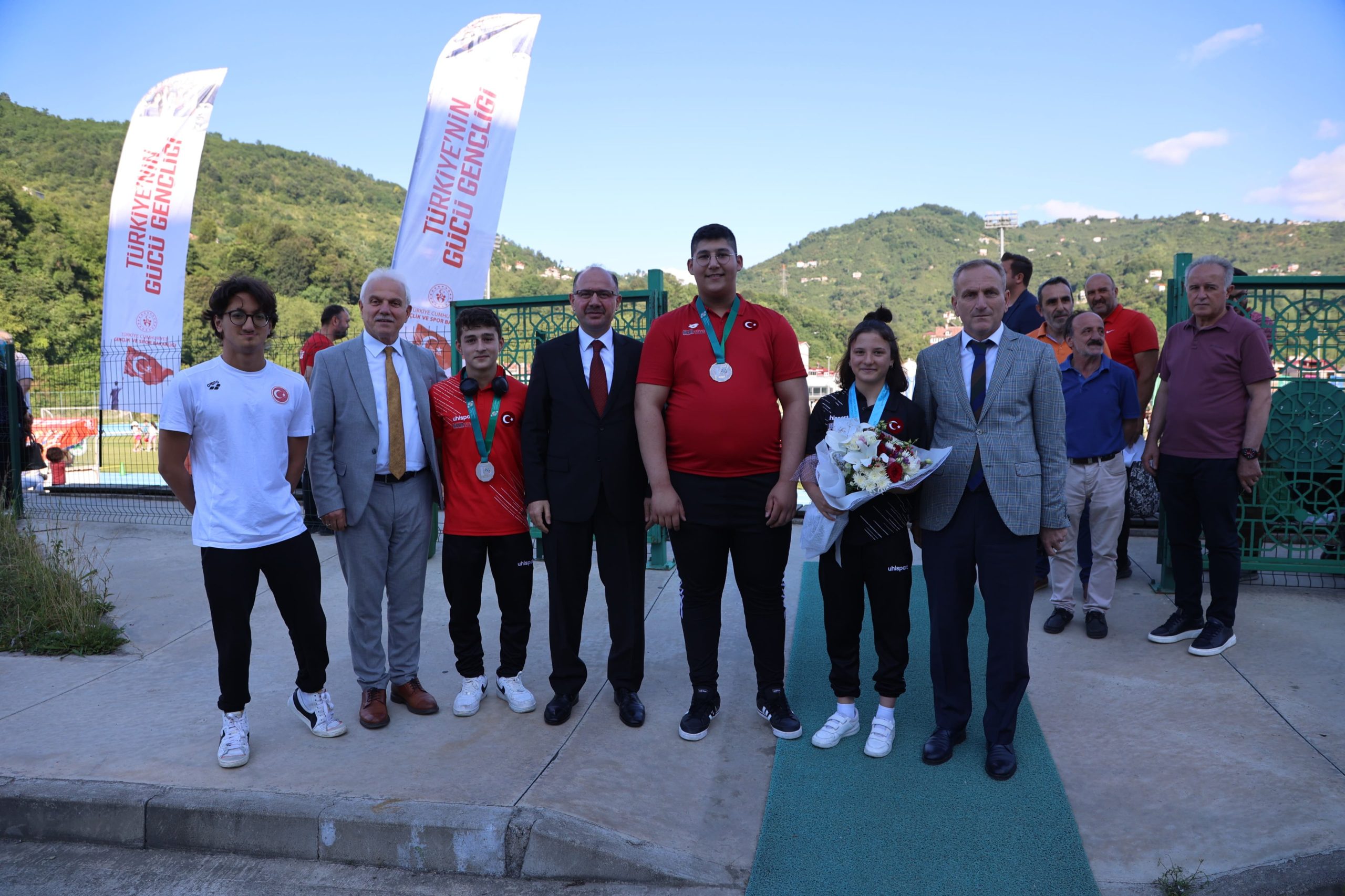 VALİ SERDENGEÇTİ, 2024 YILI GSB SPOR OKULLARI VE GSB ENGELSİZ SPOR OKULLARI AÇILIŞ PROGRAMINA KATILDI