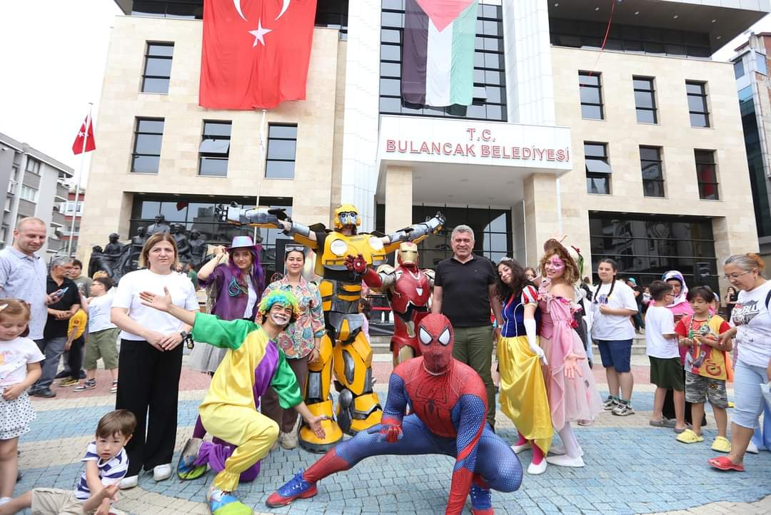 ÇOCUKLAR NECMİ BAŞKANIN KARNE HEDİYESİNİ ÇOK BEĞENDİ