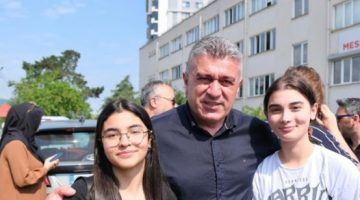 BAŞKAN SIBIÇ SINAVA GİREN ÖĞRENCİLERİN YANINDA
