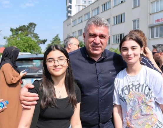 BAŞKAN SIBIÇ SINAVA GİREN ÖĞRENCİLERİN YANINDA