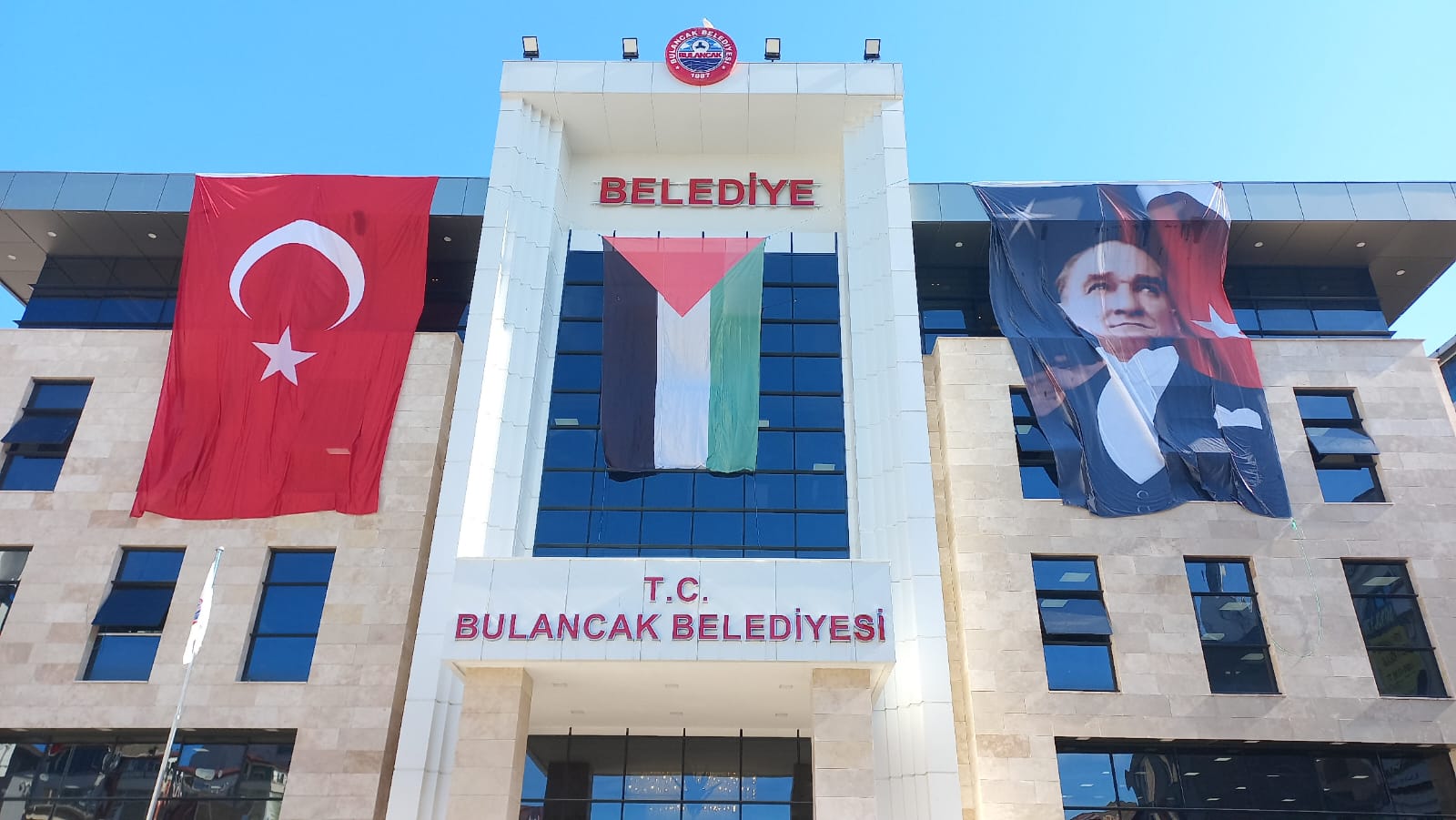 Bulancak Belediye Binasına Filistin Bayrağı Yeniden Asıldı