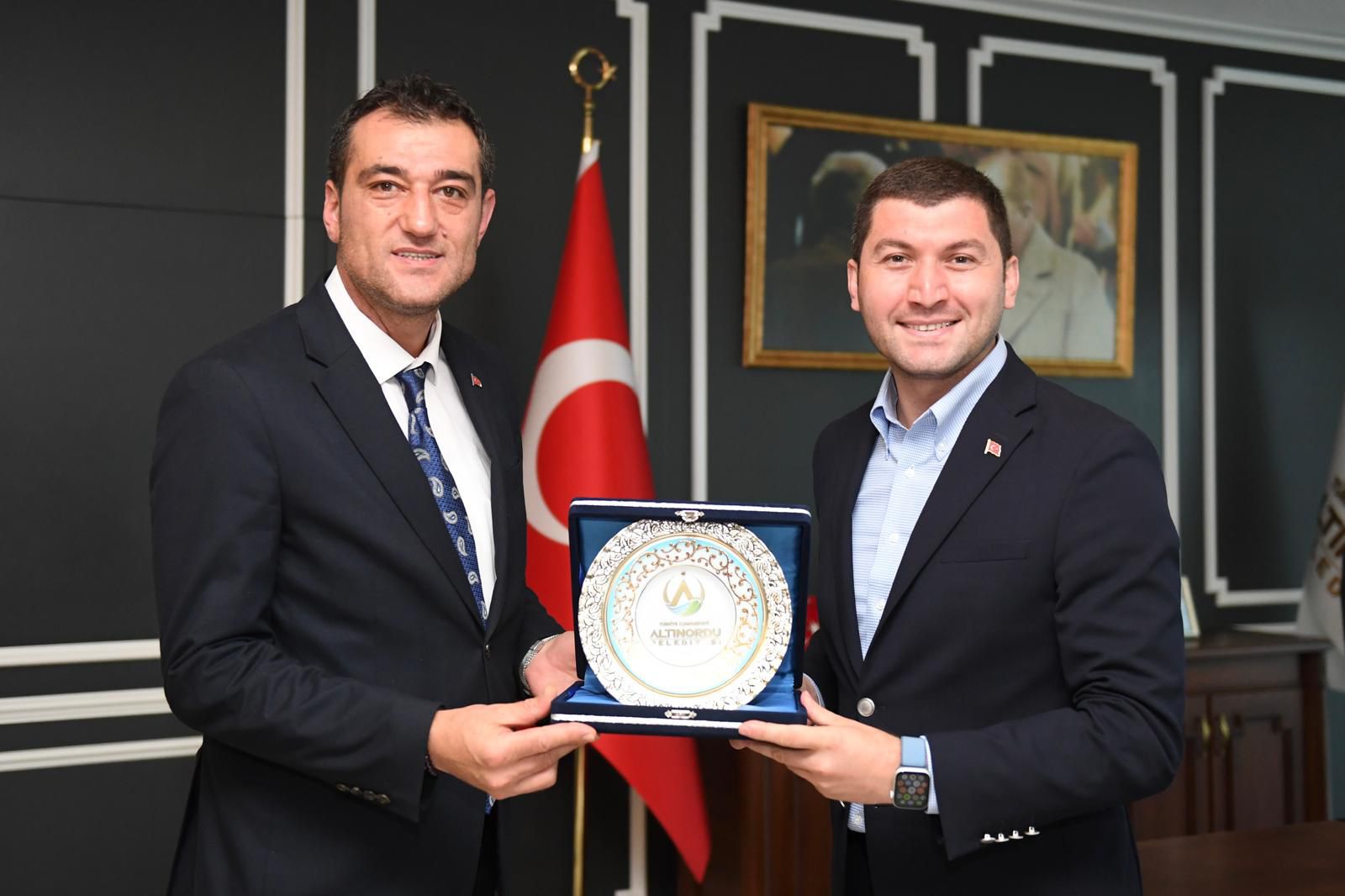 BAŞKAN FUAT KÖSE ALTINORDU BELEDİYE BAŞKANI ULAŞ TEPE’Yİ ZİYARET ETTİ