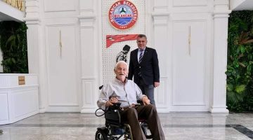 BAŞKAN SIBIÇ’TAN ENGELLİ VATANDAŞA TEKERLEKLİ SANDALYE