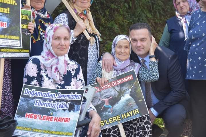 “BAŞKAN DEDE, 5. HES PROJESİNİ PROTESTO EDEN HALKIN YANINDA OLDU”