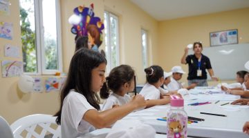 BALÇIKLI KÖYÜ KÖY YAŞAM MERKEZİ’NDE YAVUZKAN GIDA İLE MEVSİMLİK TARIM İŞÇİLERİNİN ÇOCUKLARINA EĞİTİM