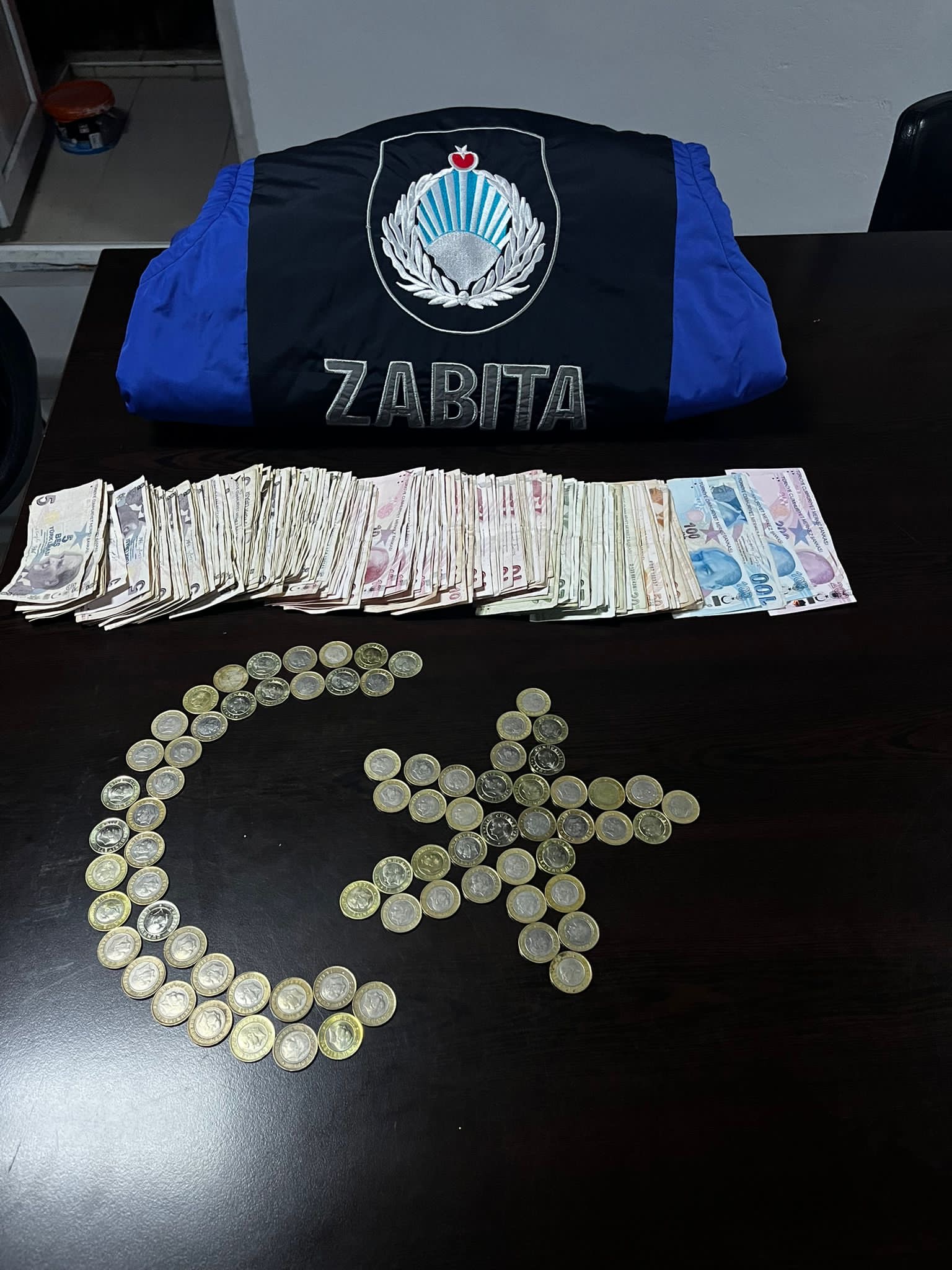 “ZABITA, ŞEHİR MERKEZİNDE DİLENCİLİK YAPAN ŞAHISTAN 3670 TL ELE GEÇİRDİ”