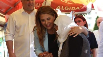 GEZMİŞ SAHADA HEMŞEHRİLERİNİN YANINDA