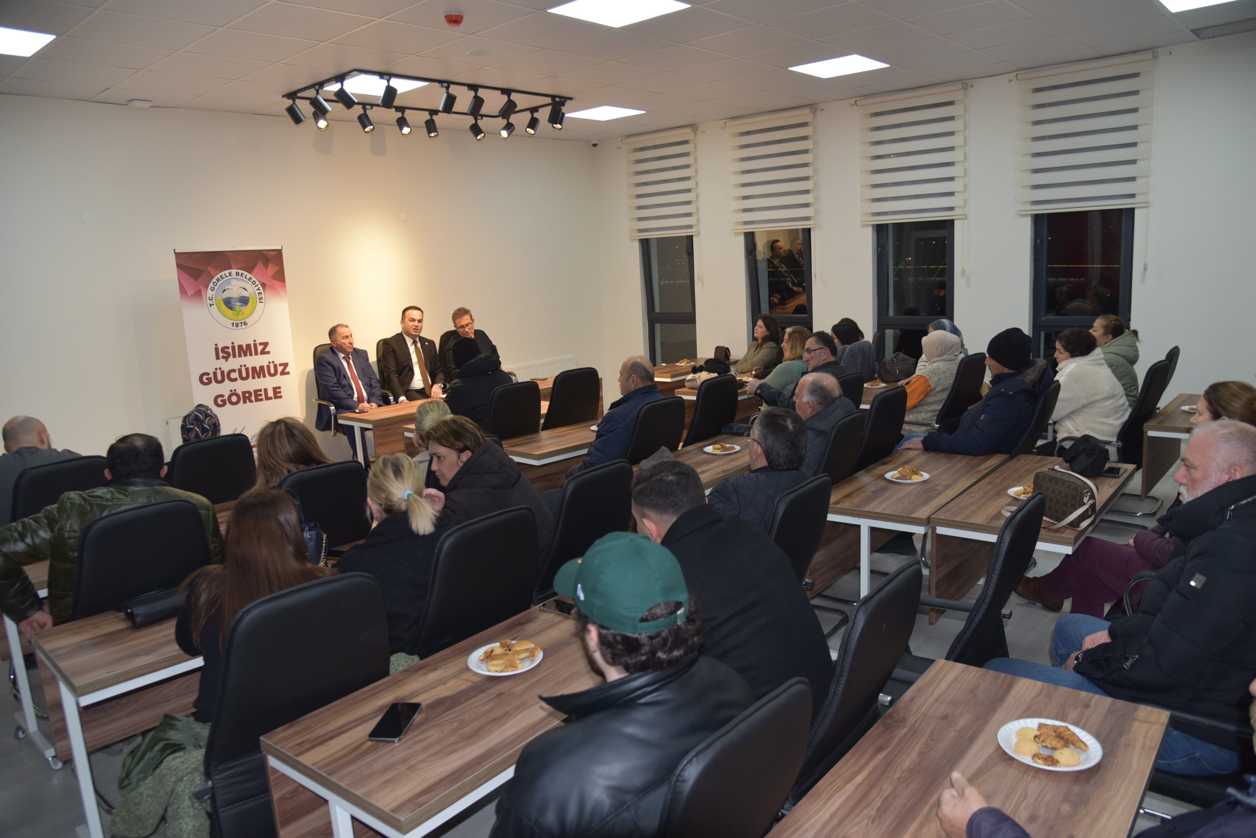 GÖRELE BELEDİYE BAŞKANI HASBİ DEDE, ‘MAHALLE BULUŞMALARI’ KAPSAMINDA MAHALLE ZİYARETLERİNİ SÜRDÜRÜYOR