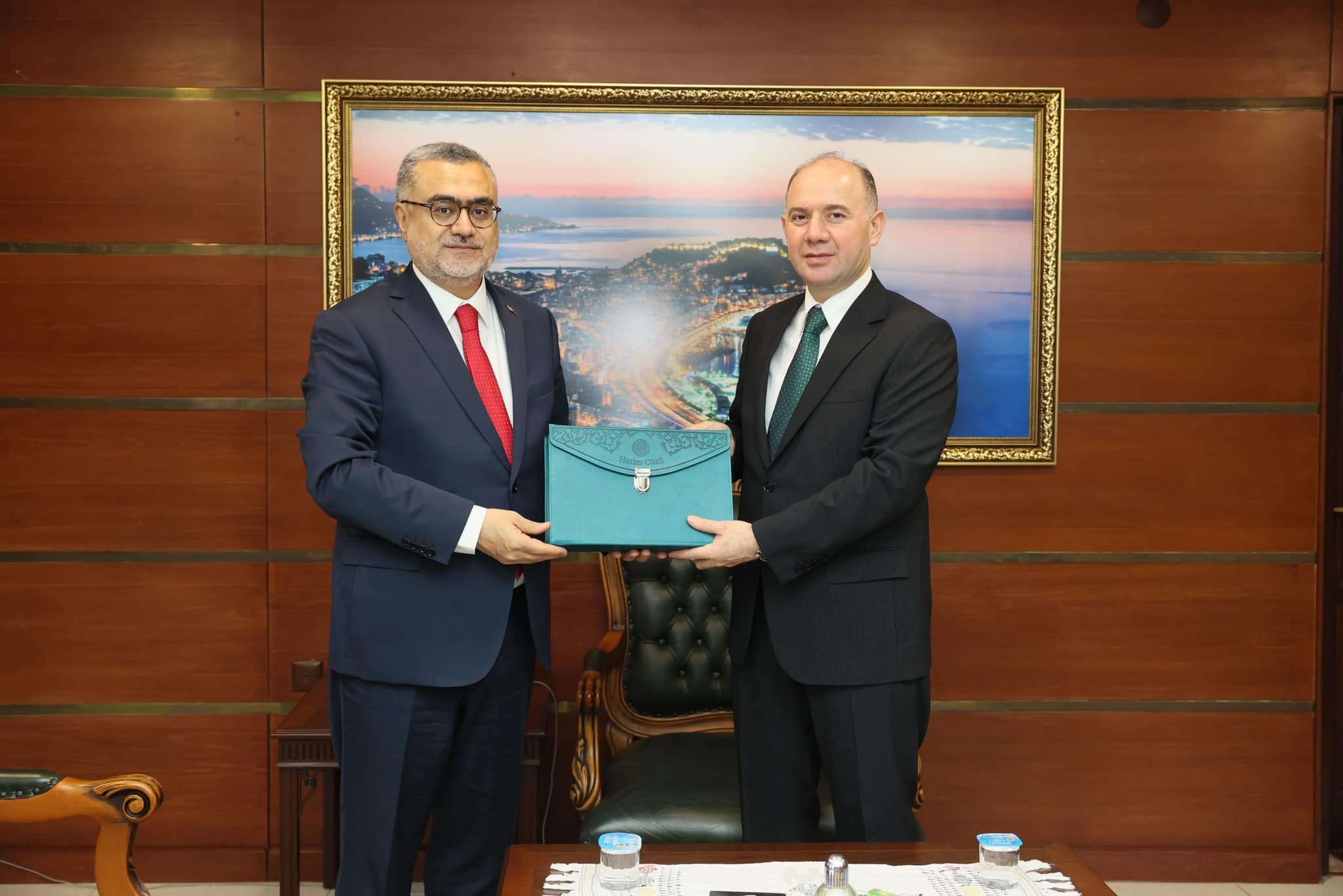 DİYANET İŞLERİ BAŞKAN YARDIMCISI DİNÇ, VALİ SERDENGEÇTİ’yi Ziyaret Etti