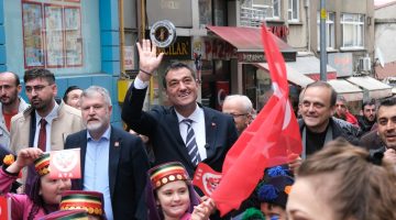 23 NİSAN YÜRÜYÜŞÜ COŞKU İÇERİSİNDE GEÇTİ, ÇOCUKLAR GÖNÜLLERİNCE EĞLENDİ