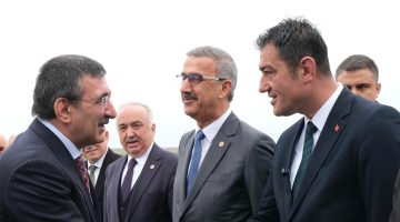 BAŞKAN KÖSE CUMHURBAŞKANI YARDIMCISI YILMAZ VE 5 BAKANI HAVAALANINDA KARŞILADI
