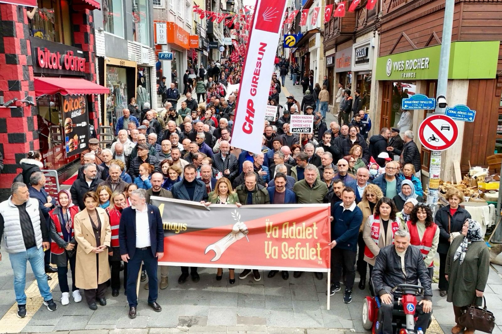 1 MAYIS COŞKUYLA KUTLANDI