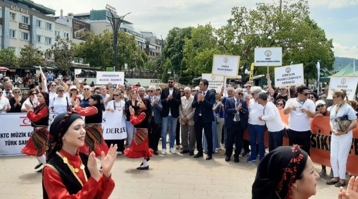TÜMFED’ in 3.GİRESUN KOROLAR FESTİVALİ DÜN KORTEJ YÜRÜYÜŞÜ İLE START ALDI