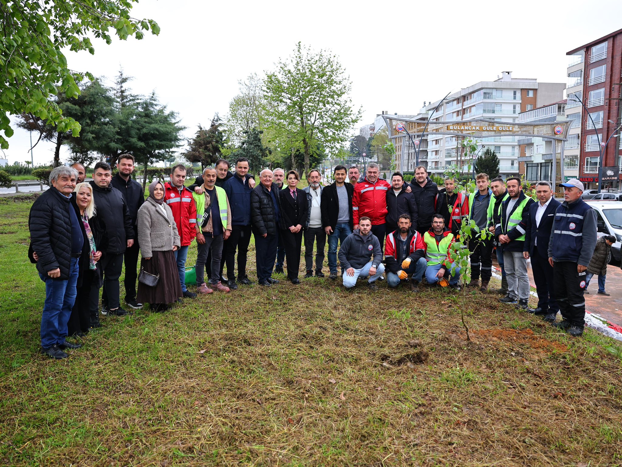 SEFİNE PEKER’İN HAYALİ BULANCAK’TA YEŞERDİ: LİMON VE ELMA FİDANLARI DİKİLDİ