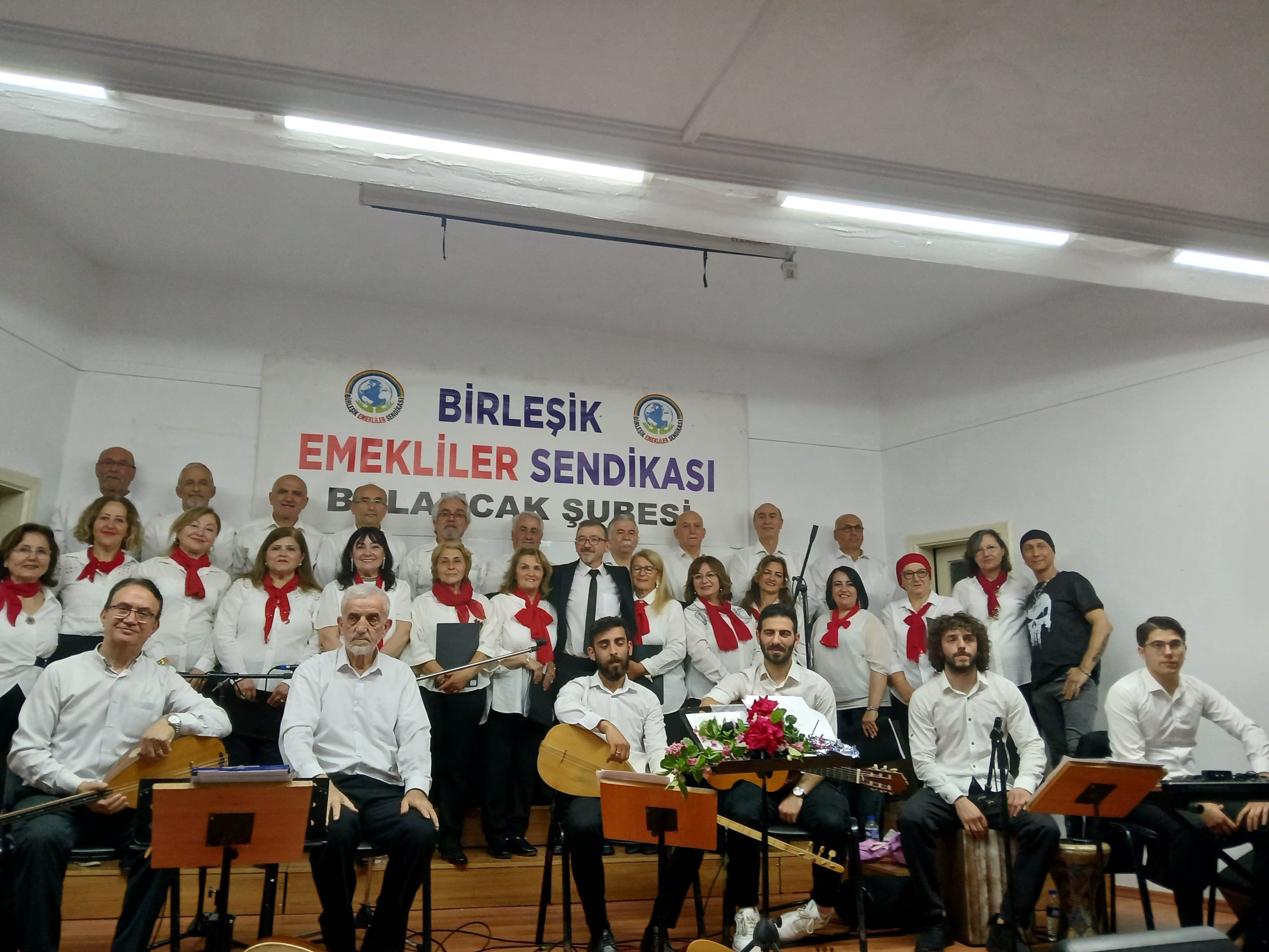 BİRLEŞİK EMEKLİLER SENDİKASI’ndan TÜRK HALK MÜZİĞİ KOROSU DİNLETİSİ