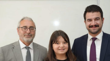 BAŞKAN AYYILDIZ, KARNE GÜNÜNDE ÖĞRENCİLERİN SEVİNCİNE ORTAK OLDU