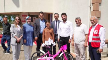 PİRAZİZ’de KAN BAĞIŞINA TEŞVİK EDEN ÖĞRENCİLER ÖDÜLLENDİRİLDİ