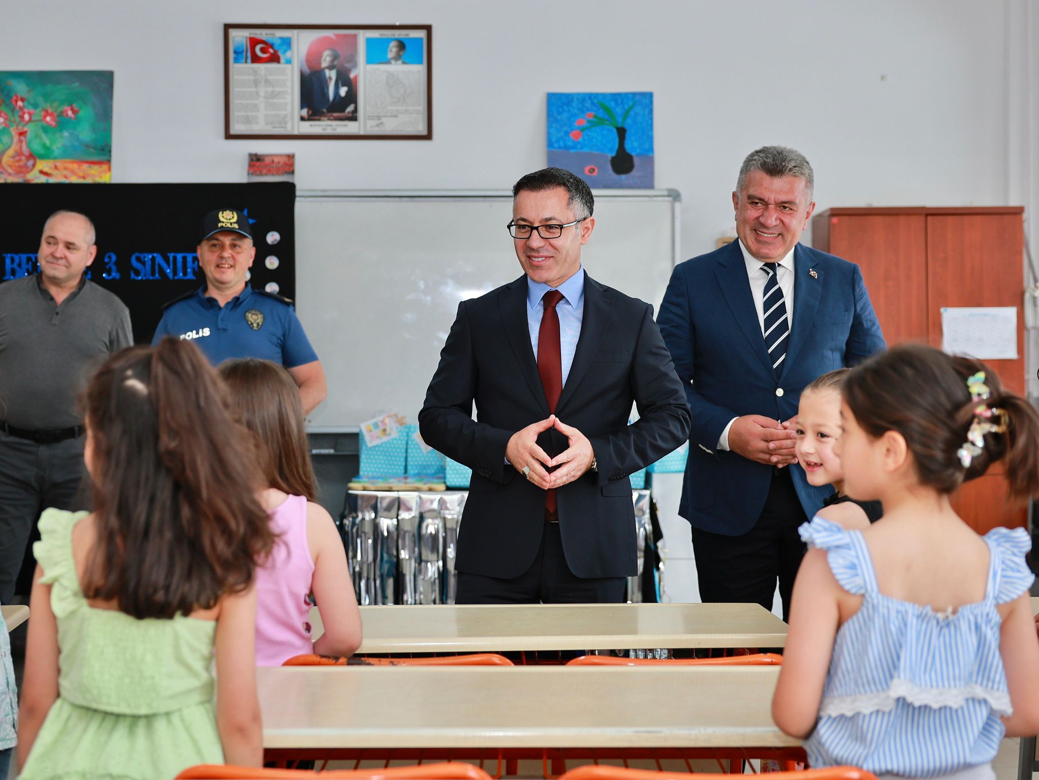 KARNE GÜNÜNDE PROTOKOL ÖĞRENCİLERİN HEYECANINA ORTAK OLDU