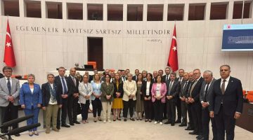 MİLLETVEKİLİ IŞIK GEZMİŞ TUTUKLAMALARI PROTESTO ETTİ