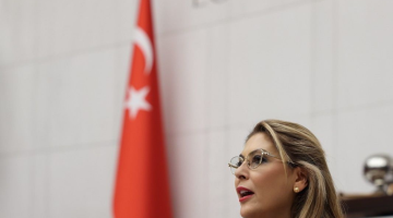 ECZACI MİLLETVEKİLİ ELVAN IŞIK GEZMİŞ TBMM’DEN SESLENDİ:”İLACA ERİŞİMİN ÖNÜNDEKİ ENGELLER KALDIRILMALI”