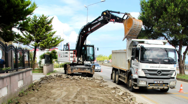 GİRESUN BELEDİYESİ SAHA ÇALIŞMALARI DEVAM EDİYOR