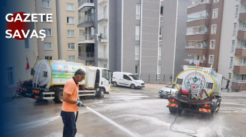 NİHATBEY CADDESİ KÖPÜKLÜ SUYLA BAŞTAN SONA YIKANDI