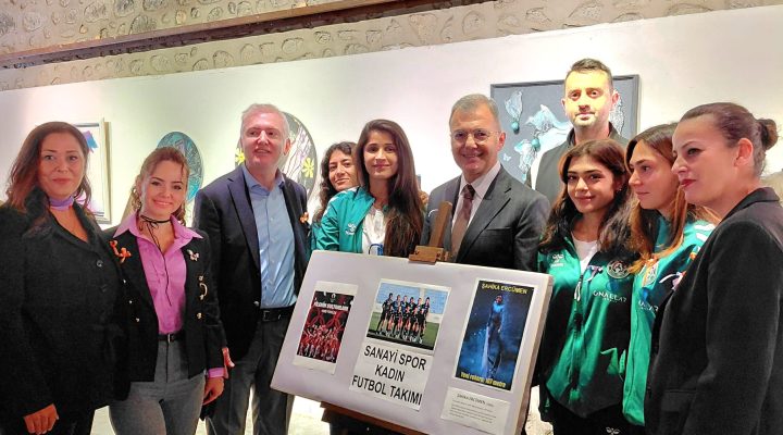 ‘UMUT KADINLA BÜYÜR’ SERGİSİ’ İLGİ ODAĞI OLDU