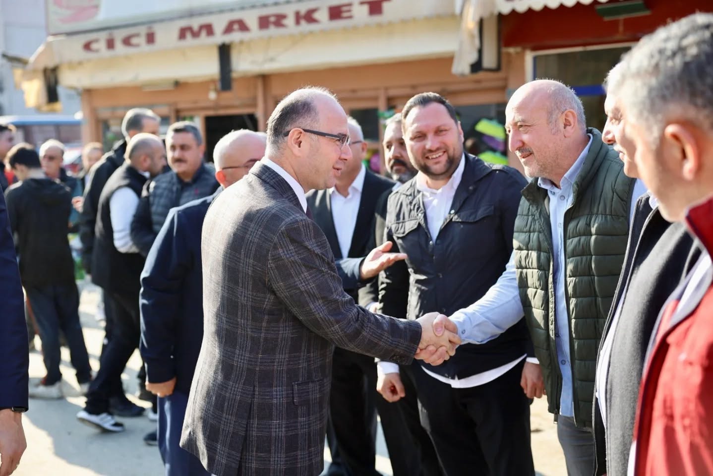 VALİ SERDENGEÇTİ’DEN BATLAMA SANAYİ SİTESİNE ZİYARET:  “USTA-ÇIRAK KÜLTÜRÜ MEDENİYETİMİZİN GÜCÜDÜR”