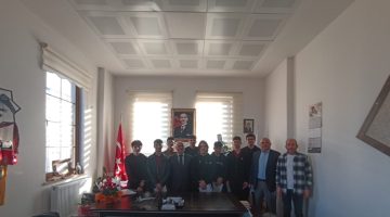 PİRAZİZ ANADOLU LİSESİ TİYATROCULARINA BAŞARI BELGESİ TAKDİM EDİLDİ