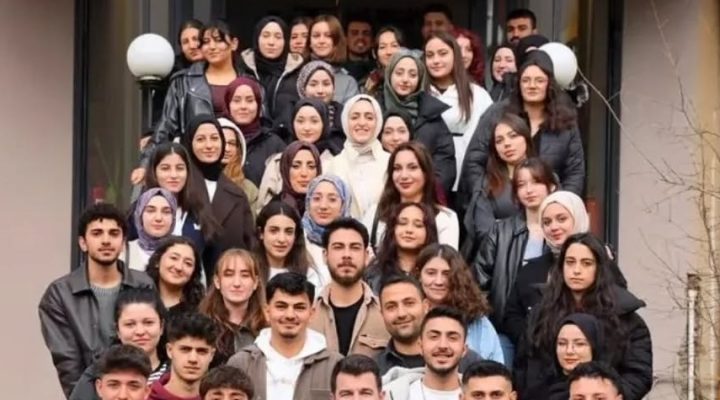 BAŞKAN AYYILDIZ ÜNİVERSİTE ÖĞRENCİLERİYLE BİR ARAYA GELDİ