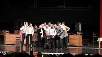 GBŞT’NİN OYNADIĞI “YAŞAR NE YAŞAR NE YAŞAMAZ” KIRŞEHİR’DE AYAKTA ALKIŞLANDI