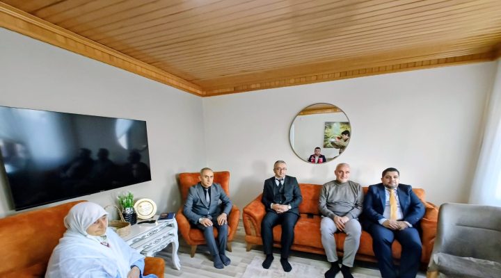 İL MÜDÜRÜ ENDER YANIK’TAN BULANCAK SOSYAL HİZMET MERKEZİ’NE ZİYARET