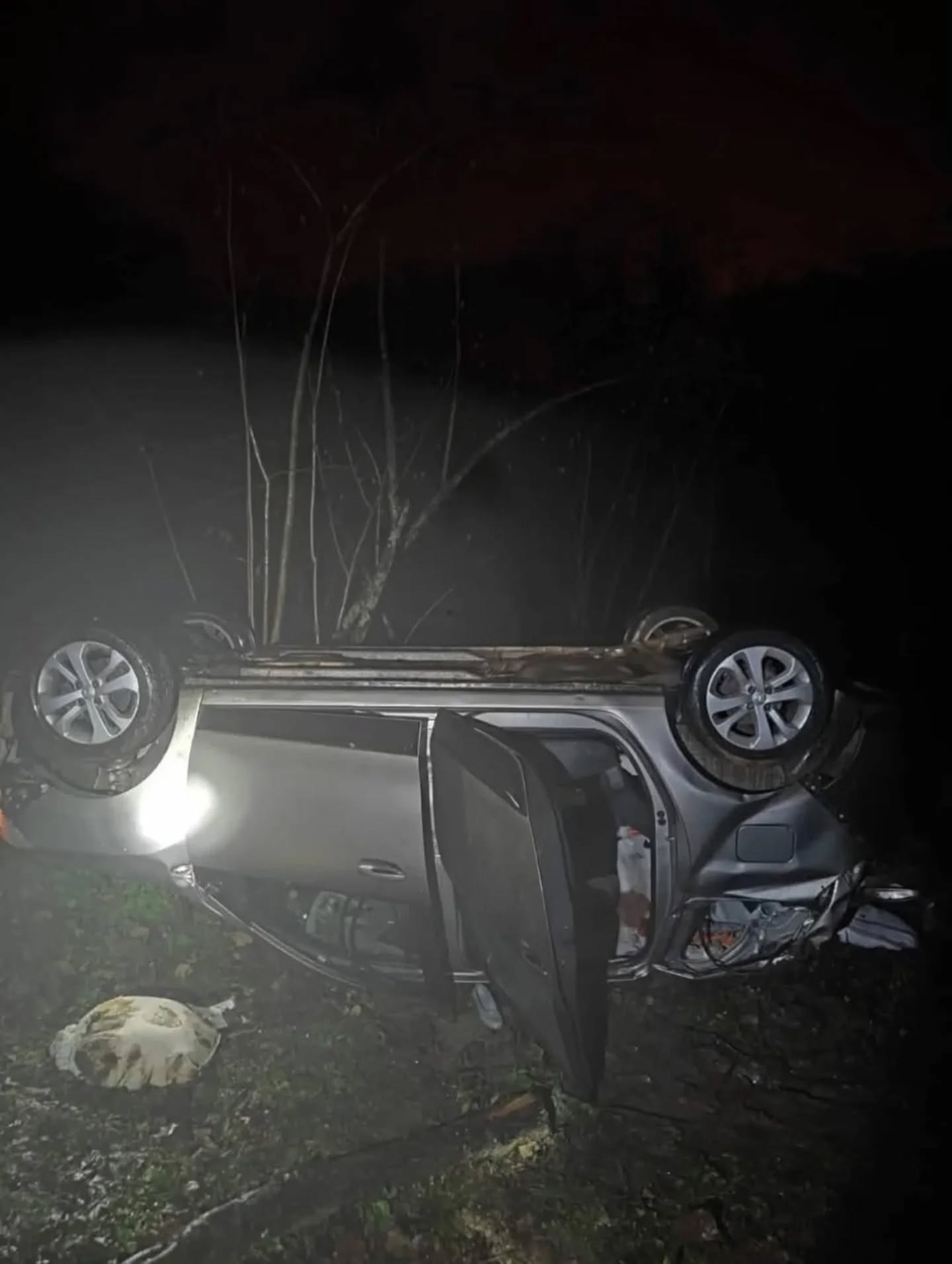 ŞİDDETLİ YAĞIŞ TİREBOLU’DA KAZAYA NEDEN OLDU: OTOMOBİL UÇURUMA YUVARLANDI, 4 YARALI