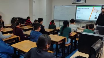 BÜYÜKADA ORTAOKULU’NDA KRİTİK EĞİTİM: TEKNOLOJİ BAĞIMLILIĞINA DİKKAT ÇEKİLDİ