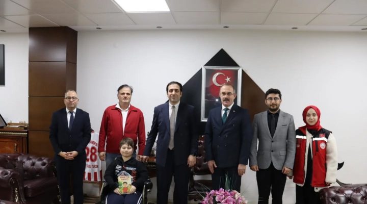 BULANCAK KAYMAKAMLIĞI’NDAN GENÇ YAZARA BÜYÜK JEST: “AHMET’İN HAYATI” RAFLARDA