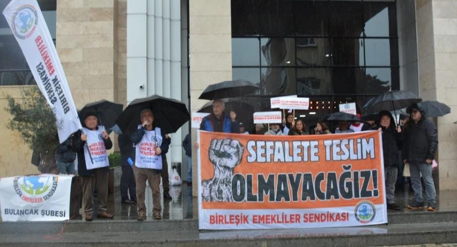 “SADAKA GİBİ MAAŞLA ÖLÜMÜN KIYISINDAYIZ”