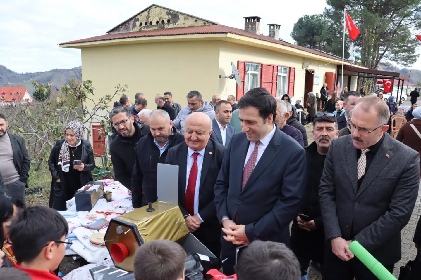 KAYMAKAM TUNCER’DEN KUŞLUHAN KÖYÜ YAŞAM MERKEZİ VE ÖZEL EĞİTİM OKULUNA ZİYARET