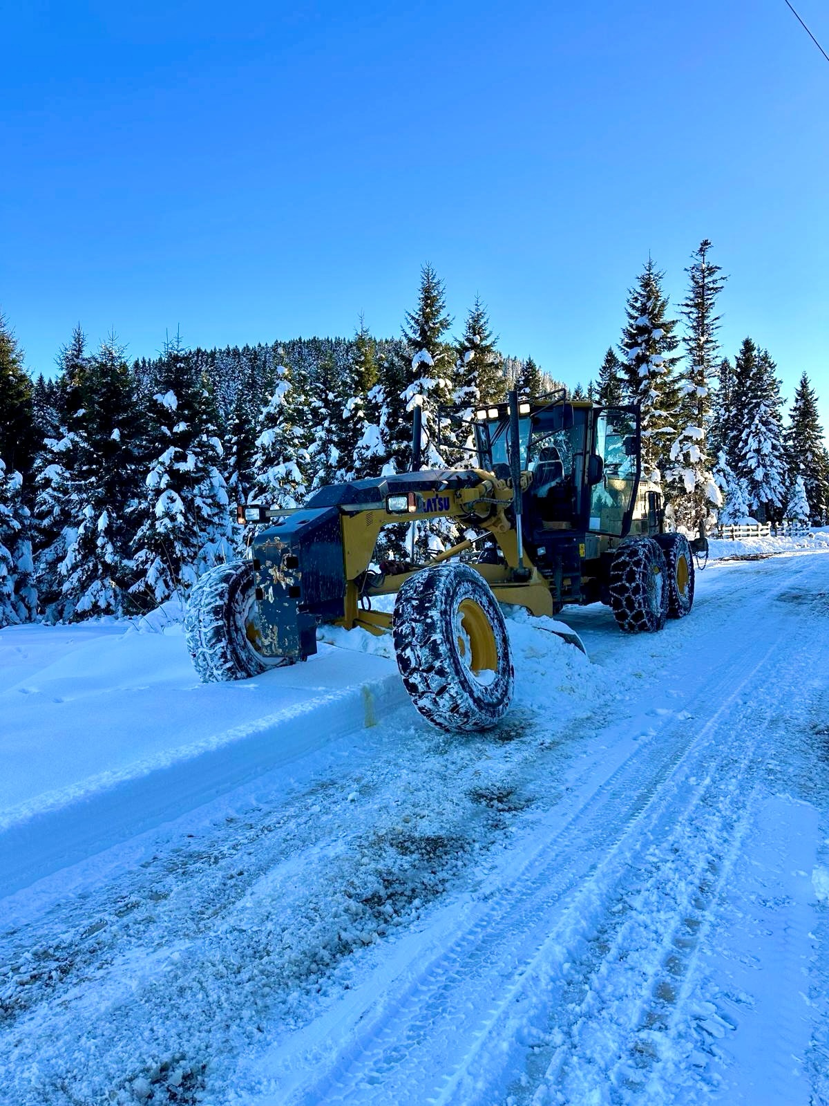 GİRESUN’UN YÜKSEKLERİNDE KAR MESAİSİ: İL ÖZEL İDARE EKİPLERİ SAHADA!