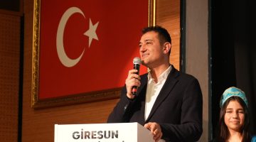 BELEDİYE KONSERVATUVARI HALK OYUNLARI GÖSTERİLERİ BÜYÜK BEĞENİ TOPLADI