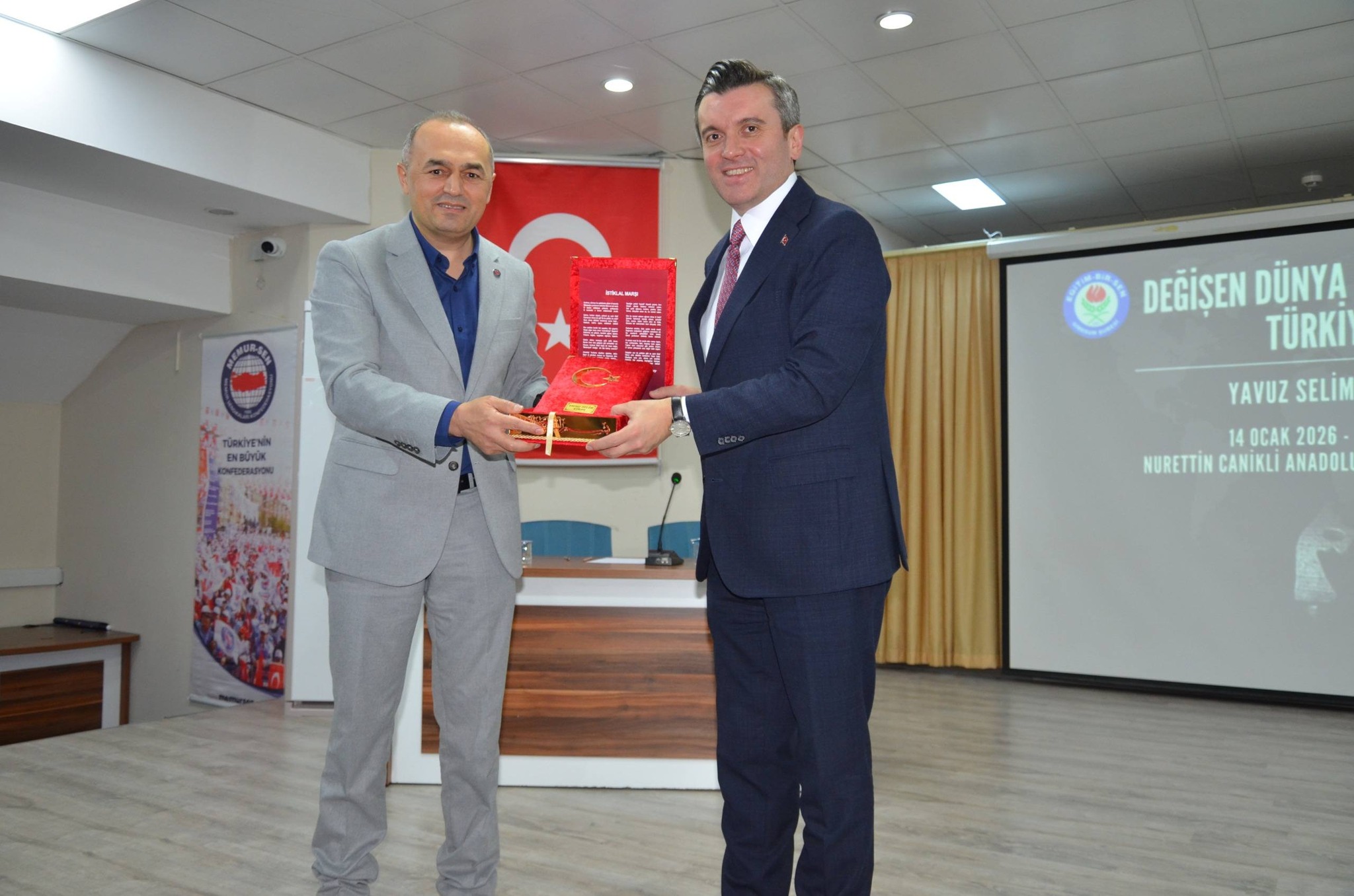 “DEĞİŞEN DÜNYA DÜZENİNDE TÜRKİYE” KONFERANSI GİRESUN’DA GERÇEKLEŞTİ