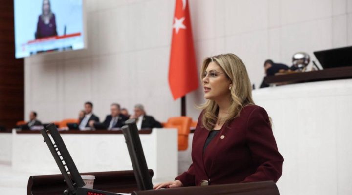 CHP MİLLETVEKİLİ ELVAN IŞIK GEZMİŞ’TEN EMEKLİ VE EMEKÇİ İÇİN SERT YOKSULLUK ÇIKIŞI:     BEŞ EMEKLİNİN MAAŞI YOKSULLUK SINIRINI AŞAMIYOR!