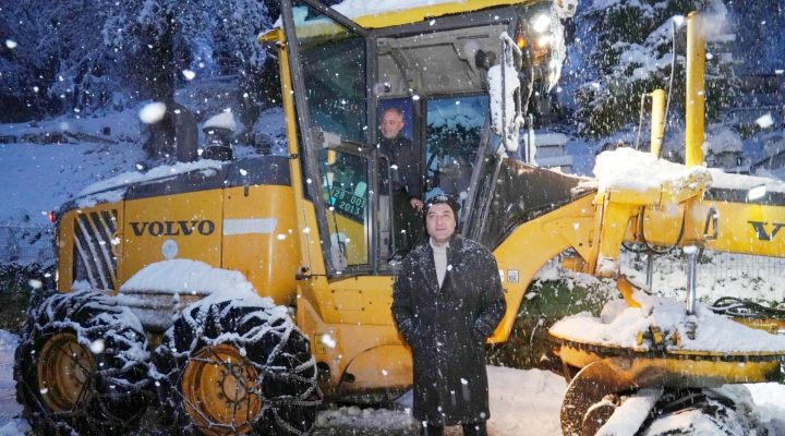 GİRESUN BELEDİYESİ KARLA MÜCADELEDE GECE BOYU SAHADAYDI