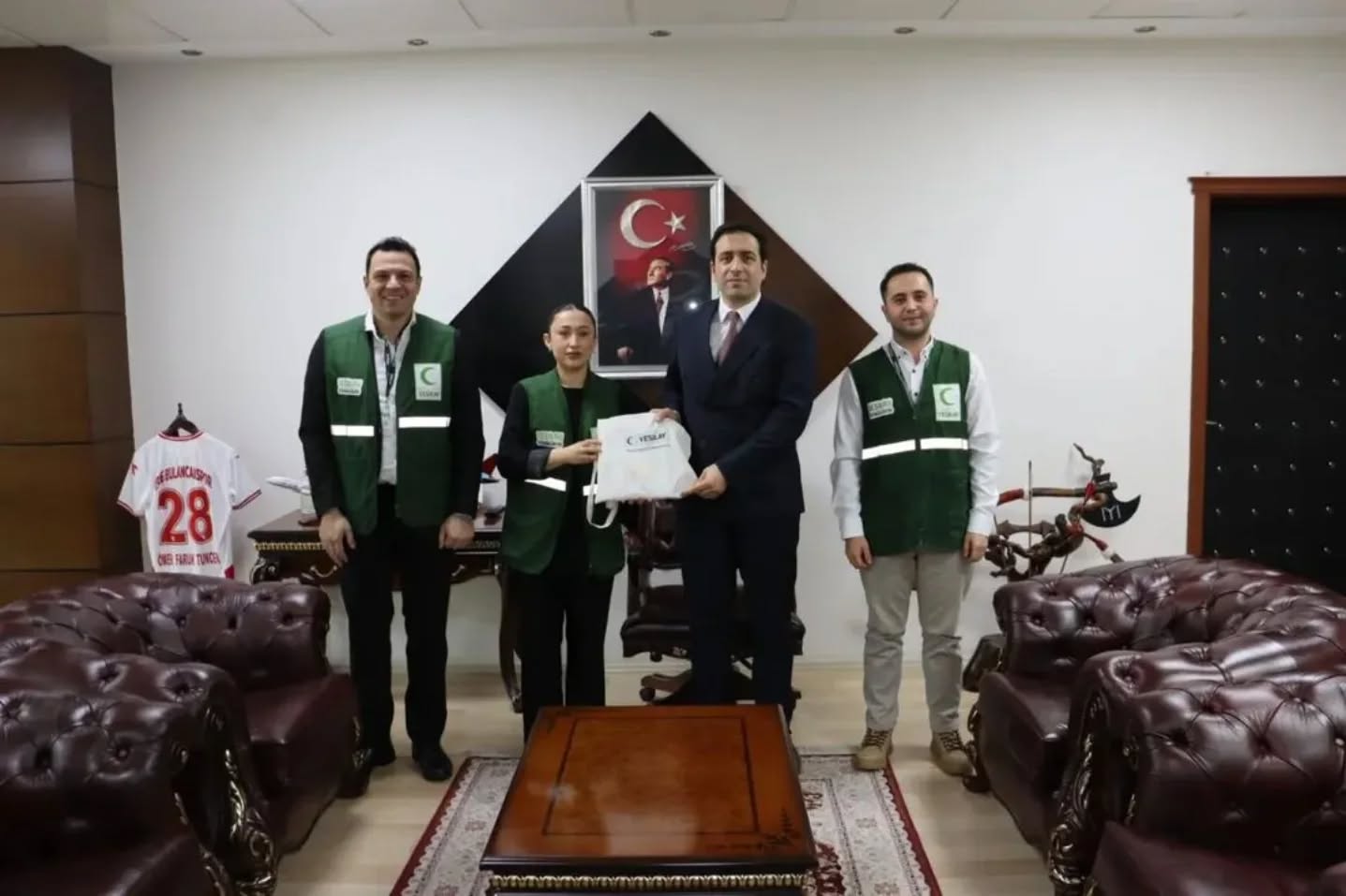 KAYMAKAM TUNCER’DEN YEŞİLAY’IN BAĞIMLILIKLA MÜCADELE ÇALIŞMALARINA DESTEK