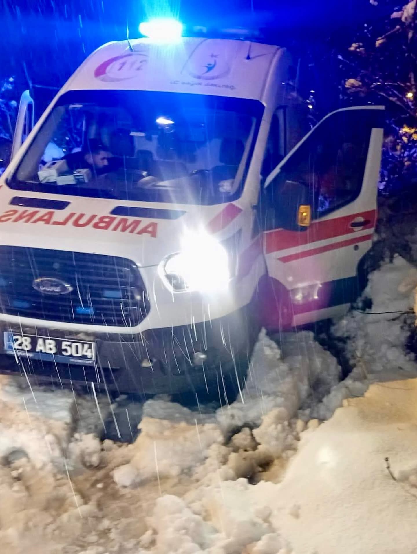 KEŞAP’TA AMBULANS KAZASI: İL ÖZEL İDARESİ EKİPLERİ HIZIR GİBİ YETİŞTİ