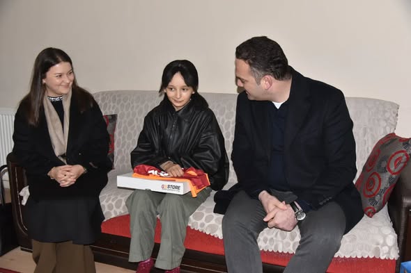 BAŞKAN DEDE’DEN AYŞEGÜL’E ANLAMLI ZİYARET