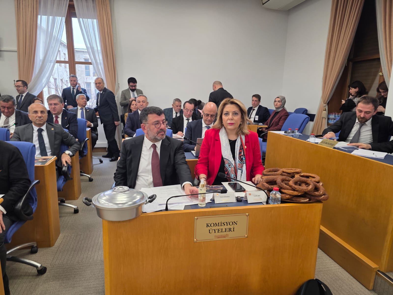 TBMM’DE EMEKLİ MAAŞI MESAİSİ: ELVAN IŞIK GEZMİŞ’TEN “SEFALET HARÇLIĞI” TEPKİSİ