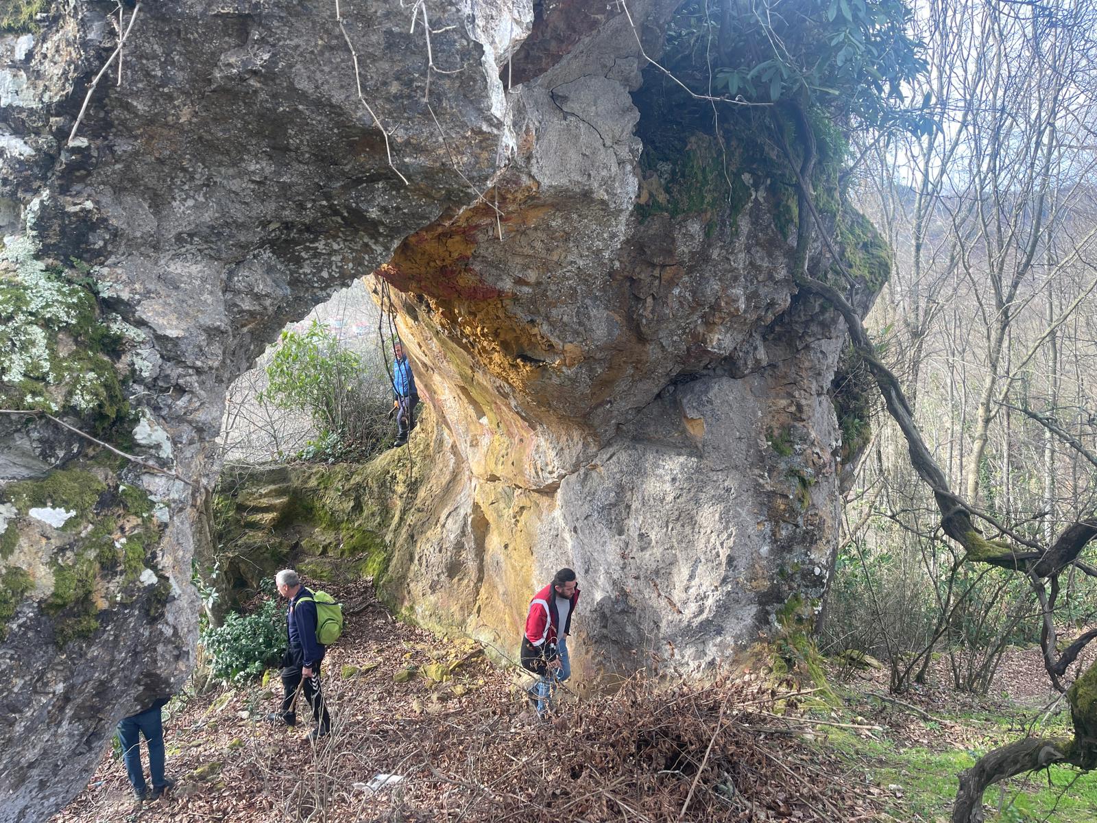 Gelin Kayası’nda Bitki Temizliği Yapıldı